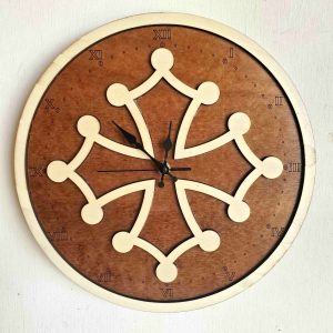Horloge croix occitane bois 1